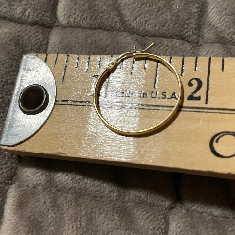 7/8 high polished hoop earrings 18 K yellow gold